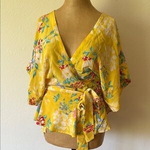 Yumi Kim as S Happy Days Thats a Wrap Top Yellow Floral Wrap Blouse 100% silk